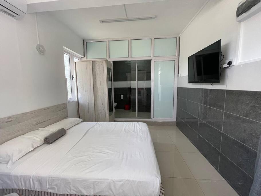 Blue Pebbles - Exotica - Studio With Double Bed Flic en Flac Bagian luar foto